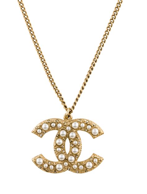 chanel cc pendant necklace